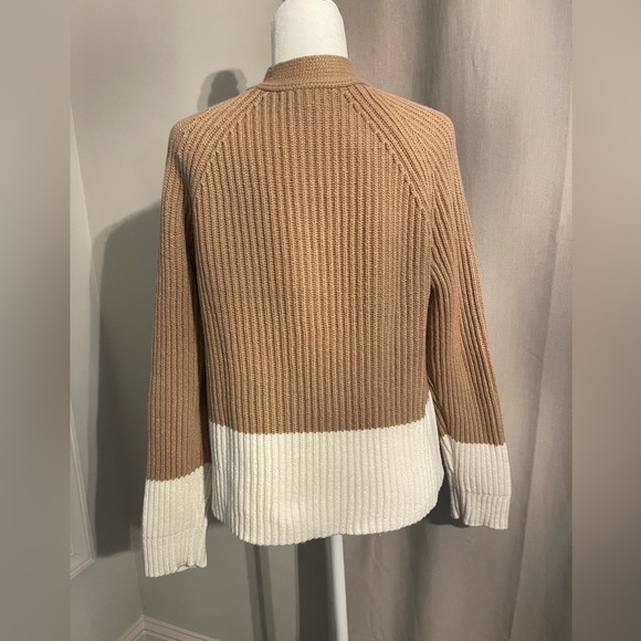 Banana Republic tan/cream sweater - Picture 2 of 10